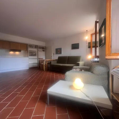 Paraggi's Home, Apartment